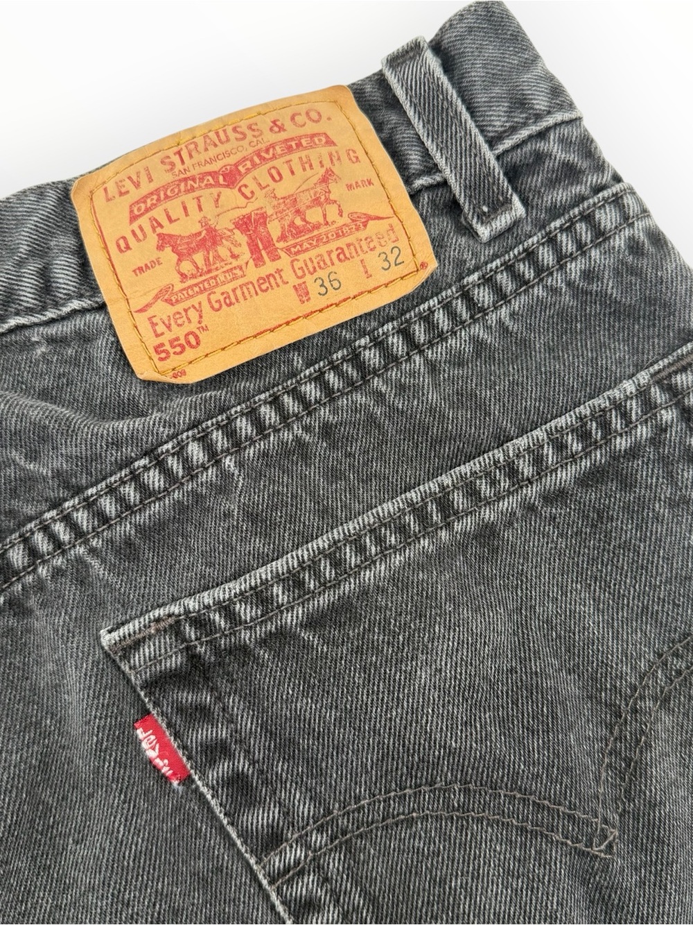 Vtg Levi's 550 Faded Black Relaxed Tapered Jeans 36x32 Hemmed Short Fit 36x26 - Picture 4 of 11